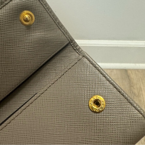 Prada Saffiano Keyholder Argilla - Picture 3 of 9